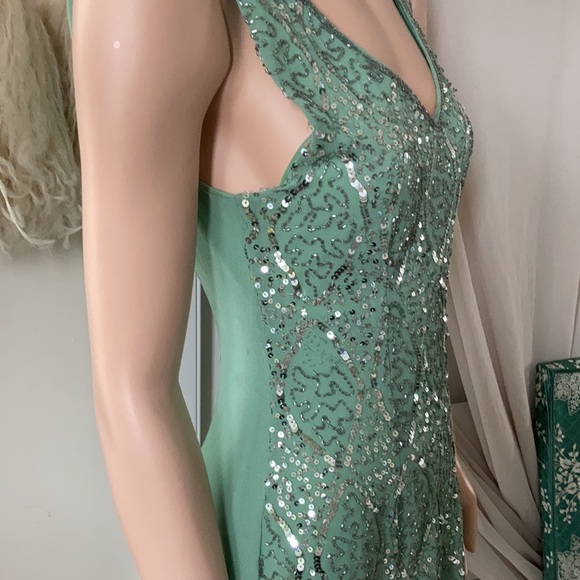 Ladies dress - Picture 3 of 4